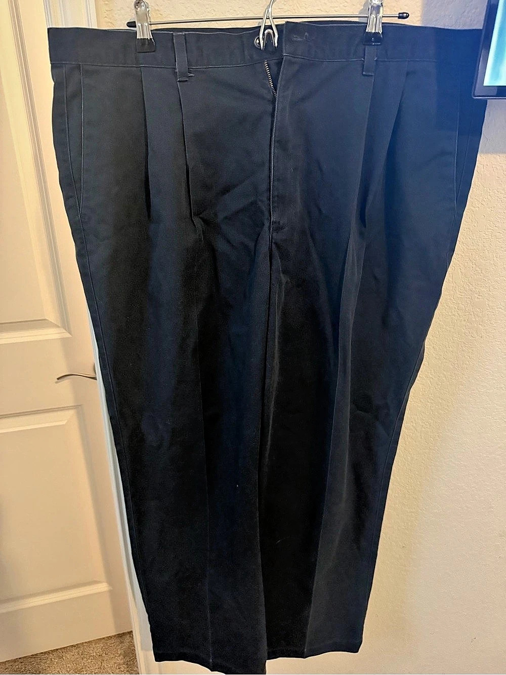 Dockers No Wrinkle Twill Classic Fit Pleated Black Waist 42x30